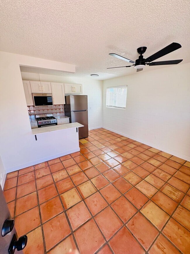 817 S Melody Ln Tempe, AZ 85281 photo 2
