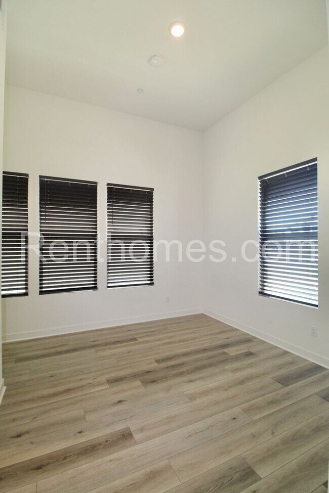 1710 Discovery Falls Dr Chula Vista, CA 91915 photo 2
