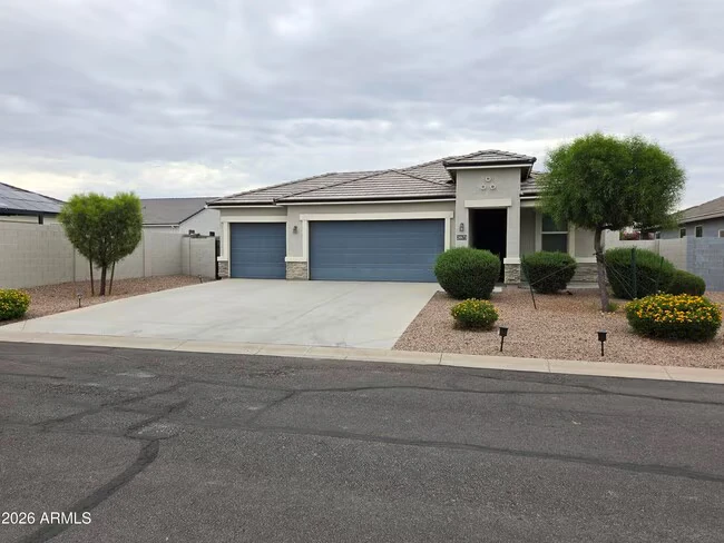 24673 N Alfalfa Dr photo 2