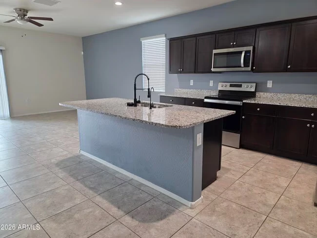 24673 N Alfalfa Dr photo 3