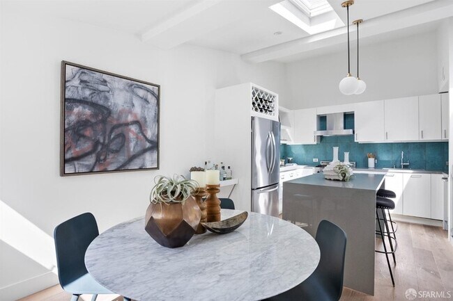 2830 22nd St San Francisco, CA 94110 photo 2