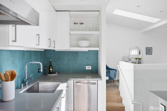 2830 22nd St San Francisco, CA 94110 photo 4