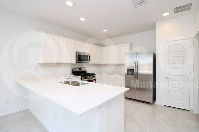 5928 S 25th Dr Phoenix, AZ 85041 photo 2