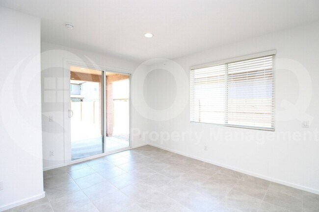 5928 S 25th Dr Phoenix, AZ 85041 photo 5