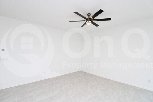 5928 S 25th Dr Phoenix, AZ 85041 photo 4