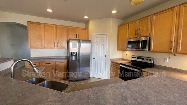 6814 W Lariat Ln Peoria, AZ 85383 photo 2