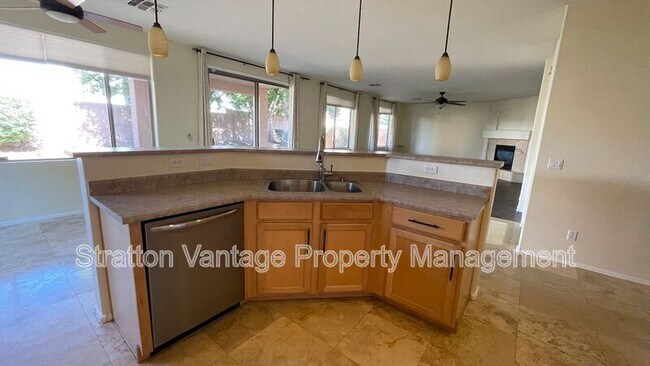6814 W Lariat Ln Peoria, AZ 85383 photo 3