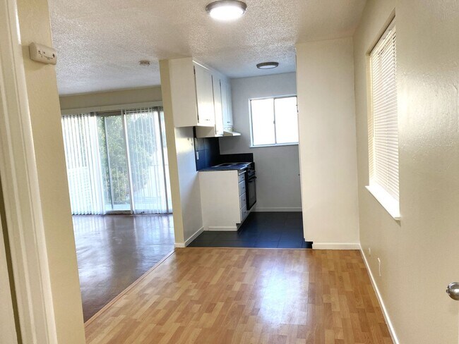 10 Moss Ave Oakland, CA 94610 photo 3