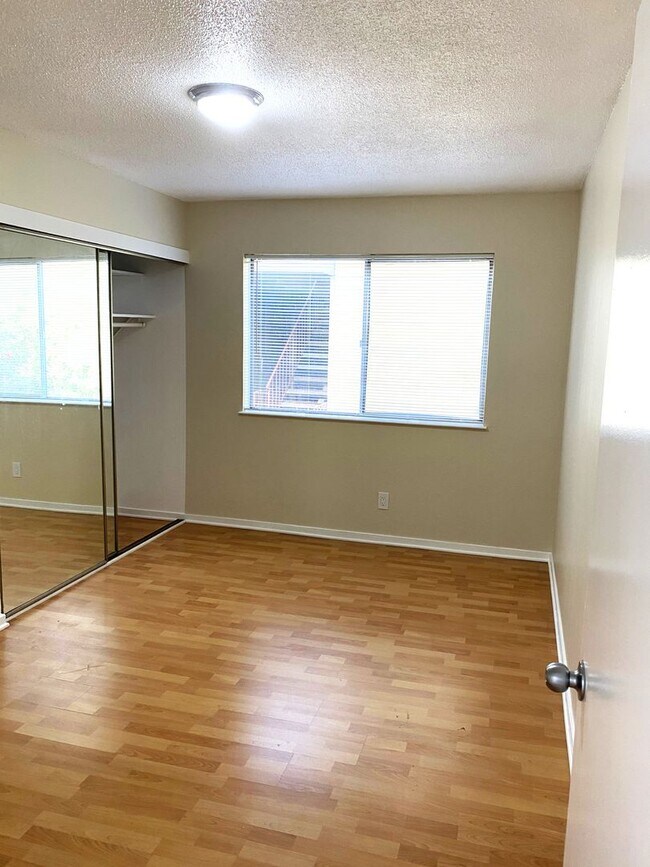 10 Moss Ave Oakland, CA 94610 photo 4