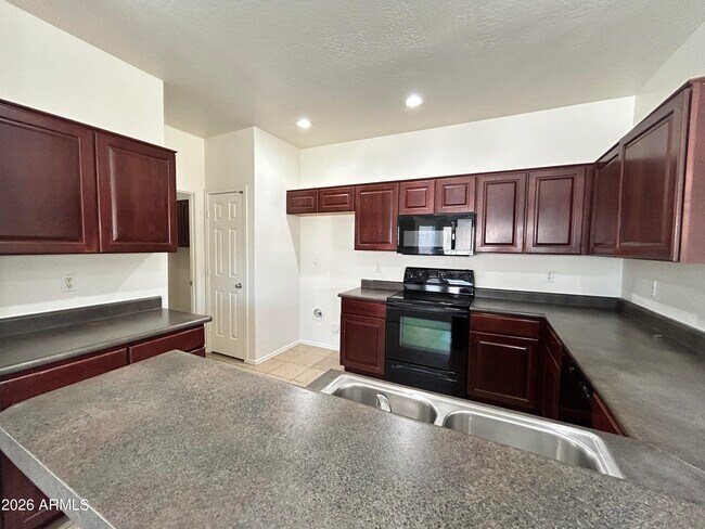 17218 W Country Gables Dr Surprise, AZ 85388 photo 5