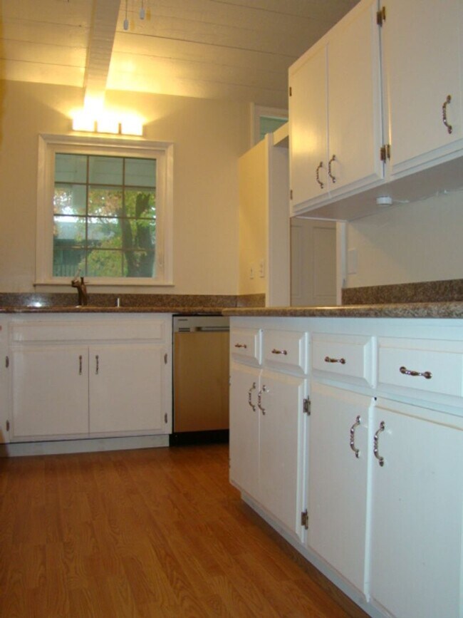 0BR/1BA Apartment on Millich Drive · Campbell photo 4