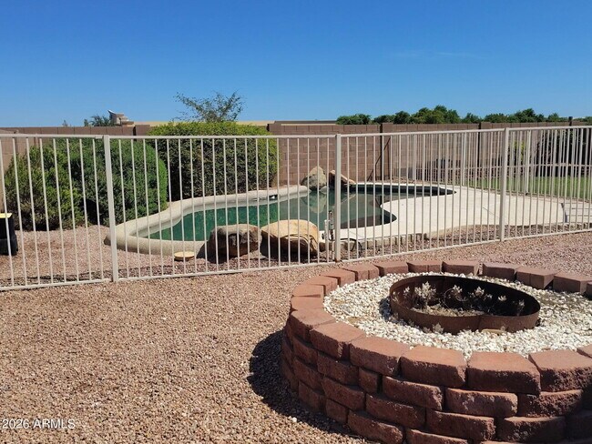 3096 E Kingbird Pl photo 2