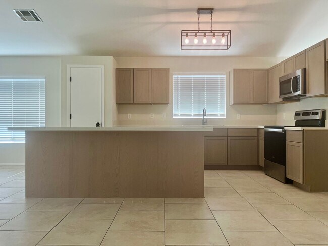 Beautiful remodeled 4 bedroom home! photo 5