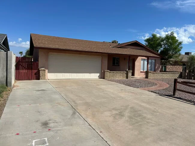 7222 W Rose Ln photo 4