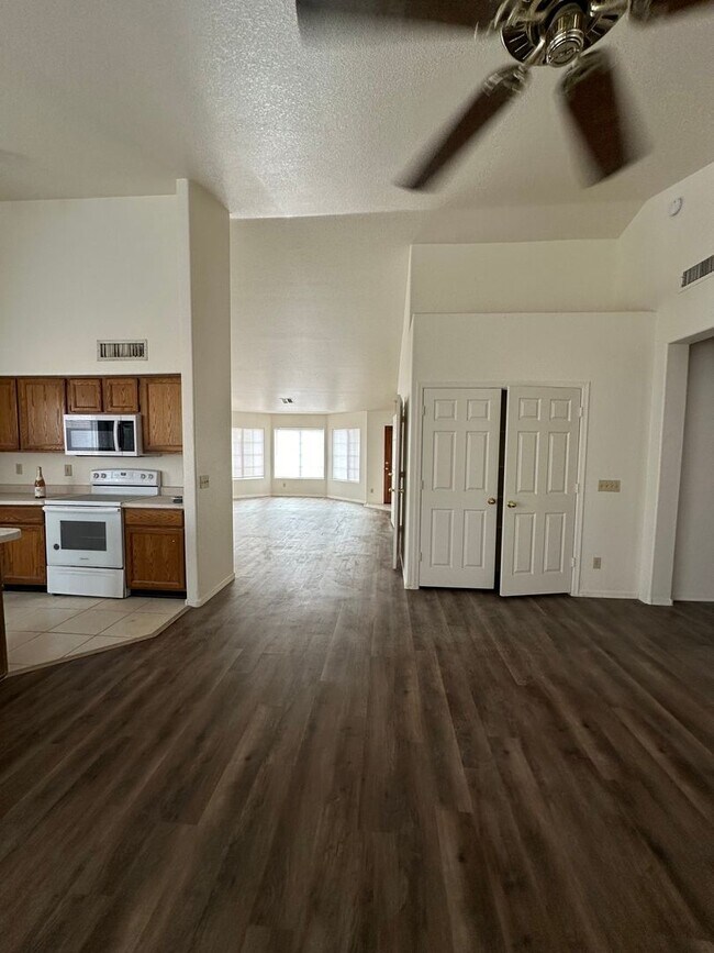 1622 E Erie St Chandler, AZ 85225 photo 3