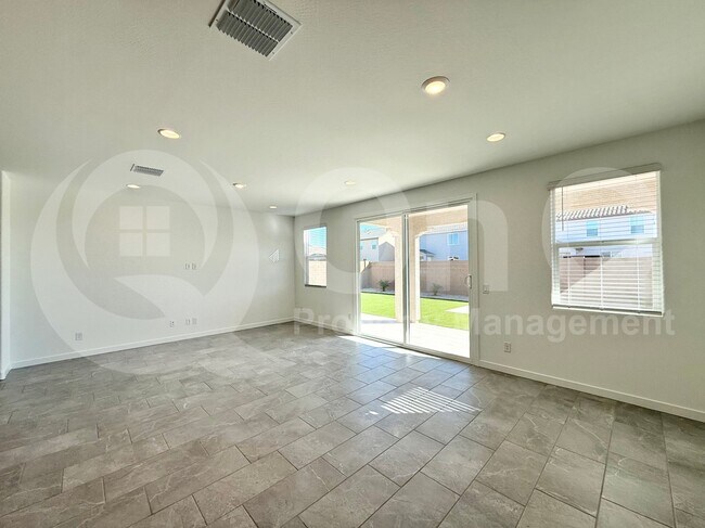 9543 W Avalon Dr Phoenix, AZ 85037 photo 4