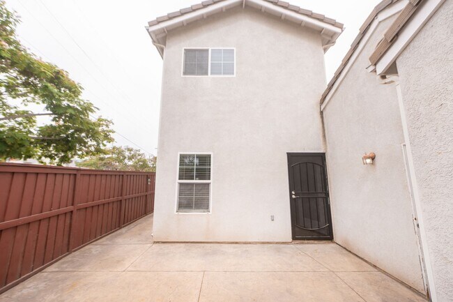 511 Stork St San Diego, CA 92114 photo 2