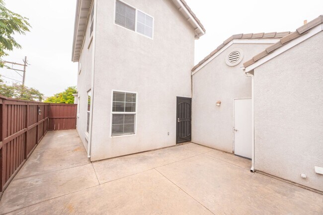 511 Stork St San Diego, CA 92114 photo 4