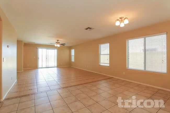 15072 W Buchanan St Goodyear, AZ 85338 photo 2