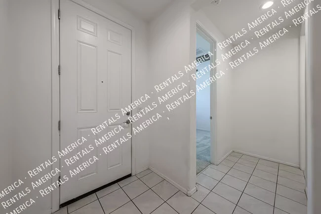 7513 W Illini St Phoenix, AZ 85043 photo 4