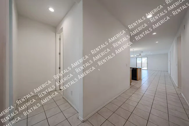 7513 W Illini St Phoenix, AZ 85043 photo 3