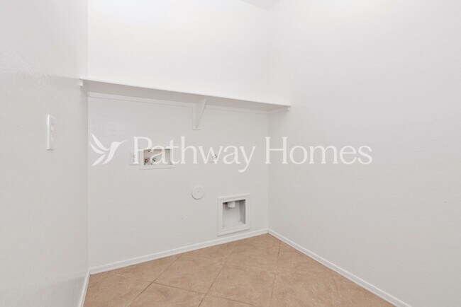13843 W Watson Ln Surprise, AZ 85379 photo 4