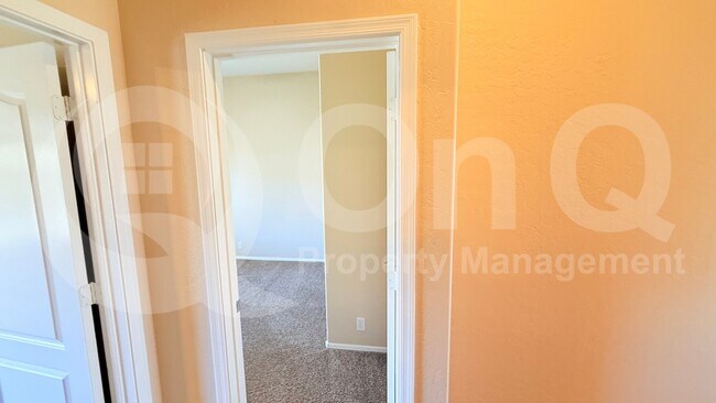 1517 W Windsong Dr Phoenix, AZ 85045 photo 4