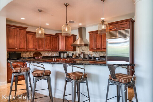 8 Biltmore Estates Dr Phoenix, AZ 85016 photo 2