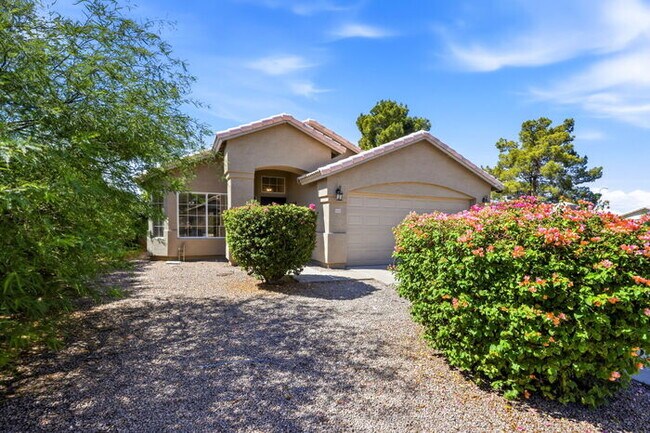 2525 E Camino St photo 2