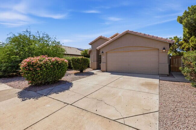 2525 E Camino St photo 5