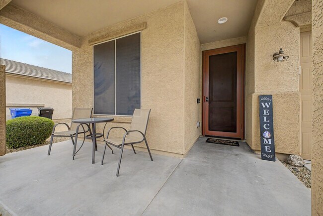 18235 W Ida Ln Surprise, AZ 85387 photo 4