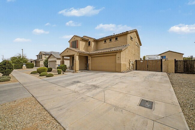 18235 W Ida Ln Surprise, AZ 85387 photo 3
