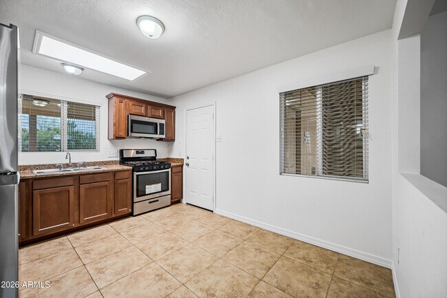 4115 N 18th Dr Phoenix, AZ 85015 photo 4