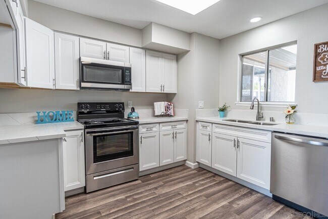3515 Boussock Ln Oceanside, CA 92057 photo 2