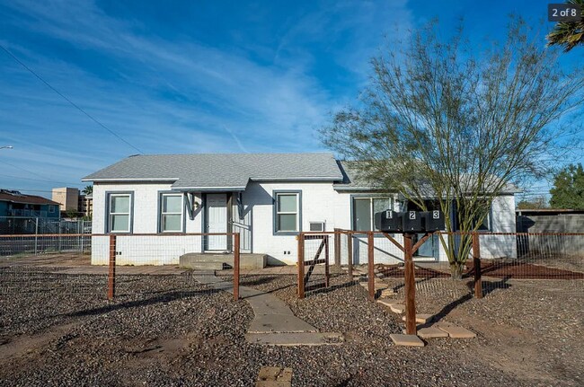 1022 S Montezuma Ave Phoenix, AZ 85003 photo 2