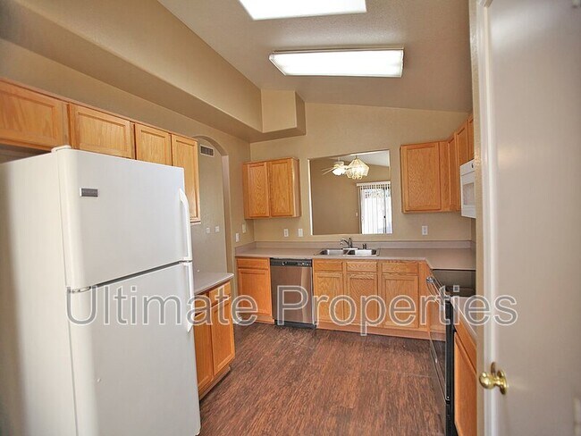8570 W Rue De Lamour Peoria, AZ 85381 photo 5