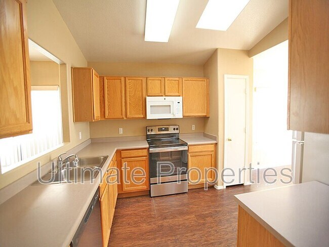 8570 W Rue De Lamour Peoria, AZ 85381 photo 3