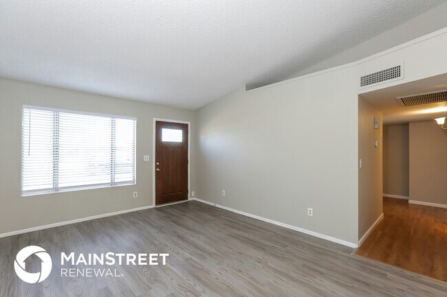 1 W Kerry Ln Phoenix, AZ 85027 photo 4