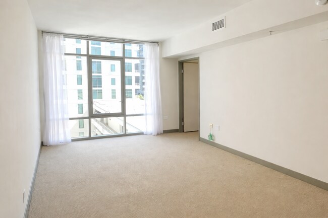 425 W Beech St San Diego, CA 92101 photo 2
