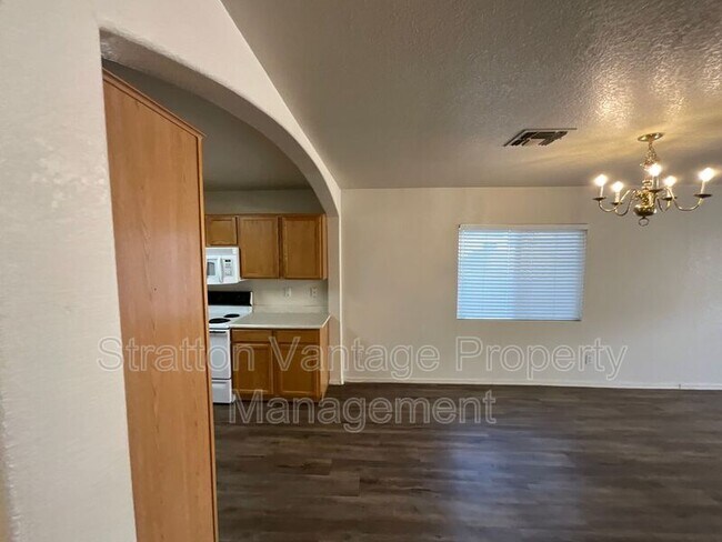 2643 S 84th Gln Tolleson, AZ 85353 photo 4