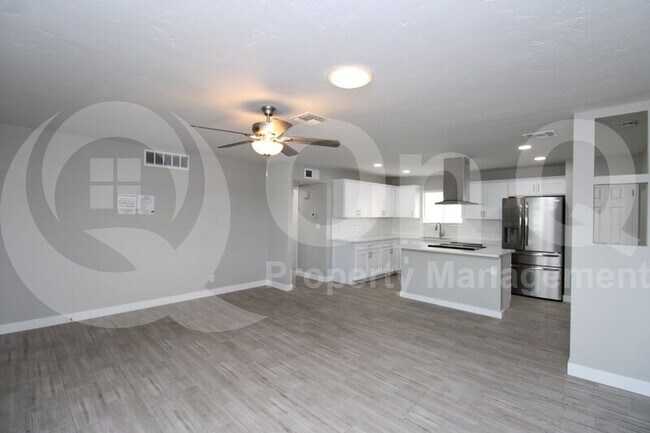 523 N Kirchoff Mesa, AZ 85203 photo 3