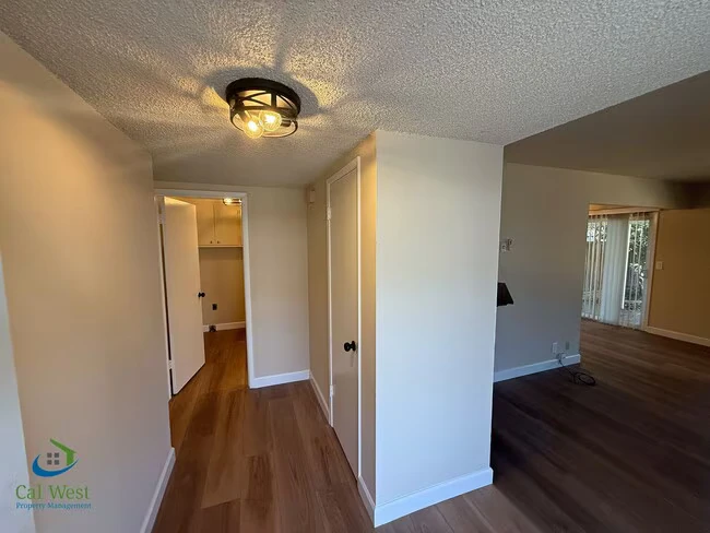 5863 Hillview Ave San Jose, CA 95123 photo 3