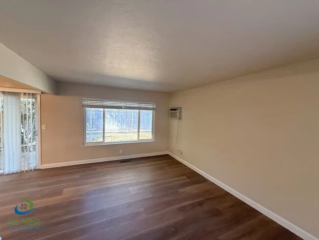 5863 Hillview Ave San Jose, CA 95123 photo 5