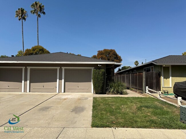 5863 Hillview Ave San Jose, CA 95123
