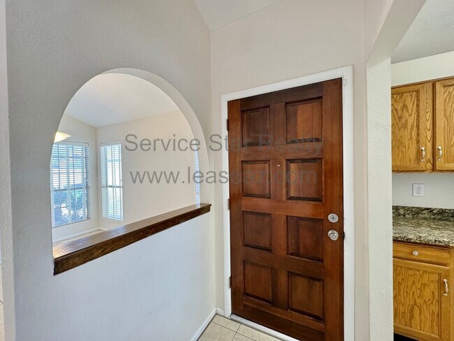 533 E Wescott Dr Phoenix, AZ 85024 photo 3