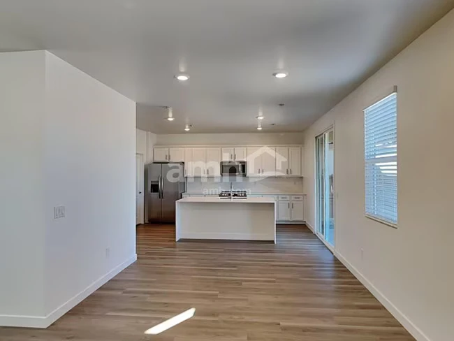 8225 S 21st Dr Phoenix, AZ 85041 photo 5