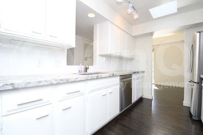 3135 N 48th St Phoenix, AZ 85018 photo 4