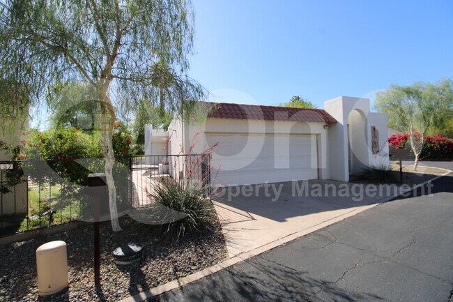 3135 N 48th St Phoenix, AZ 85018 photo 2