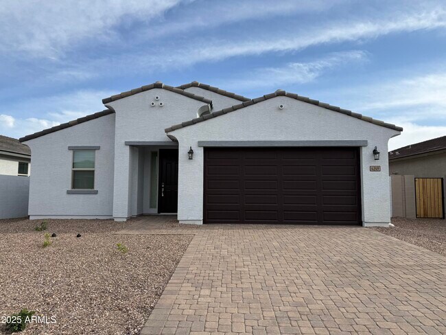 4249 W Hannah St photo 2
