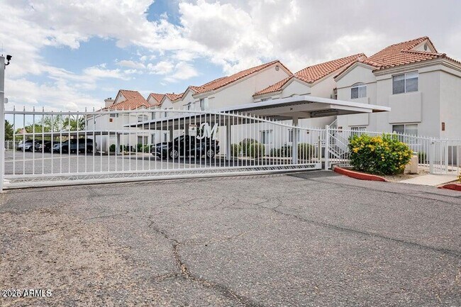 10401 N 52nd St Paradise Valley, AZ 85253 photo 4